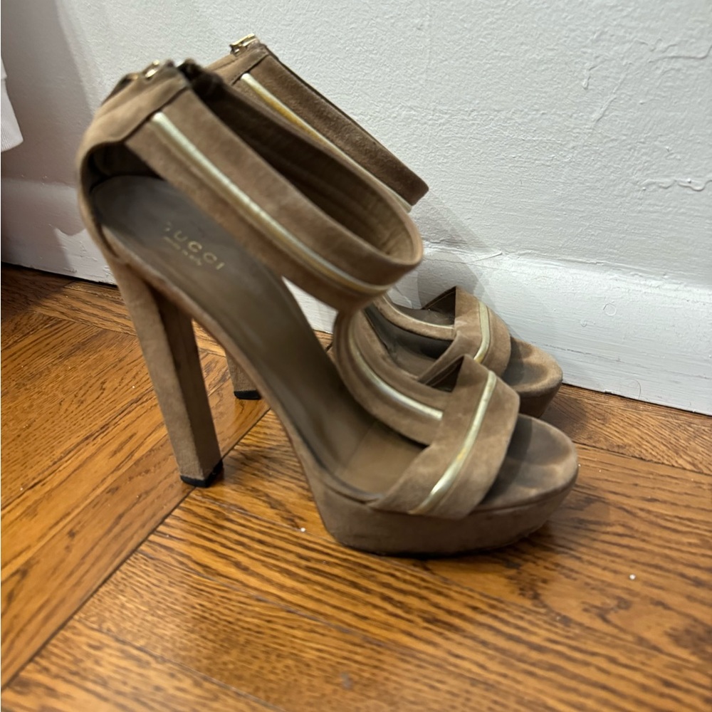 VINTAGE Gucci platform heels